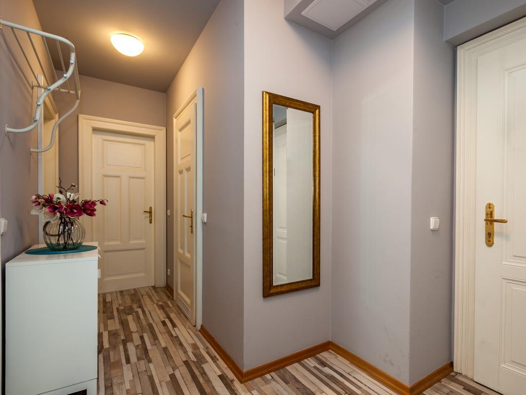 Lovely - Truhlářská Apartamento