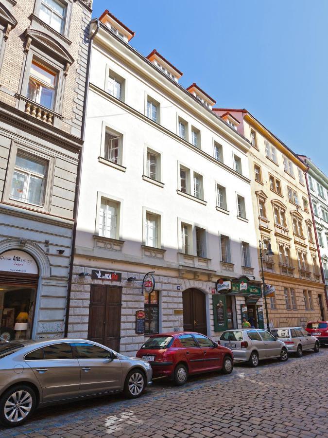 Lovely - Truhlářská
